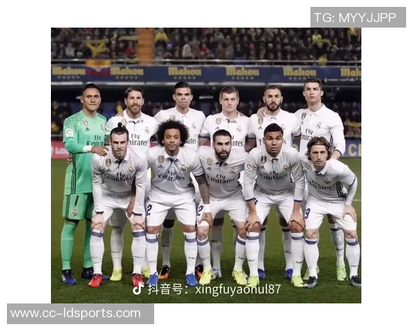 克罗斯评选历史最佳阵容梅西C罗领衔中场魔笛齐祖前锋大小罗同在 克罗斯评选历史最佳阵容梅西C罗领衔中场魔笛齐祖前锋大小罗同在