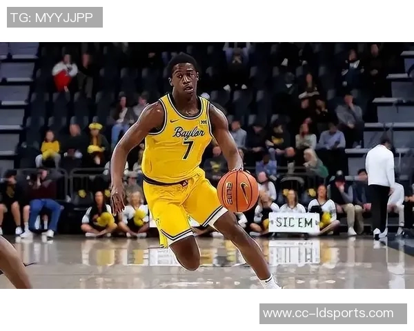 巴哈马国家队友谊深厚希尔德与埃奇库姆互换球衣笑声不断 巴哈马国家队友谊深厚希尔德与埃奇库姆互换球衣笑声不断