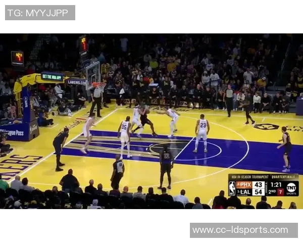 理查兹排球式进攻篮板助古德温压哨三分点燃全场激情 理查兹排球式进攻篮板助古德温压哨三分点燃全场激情