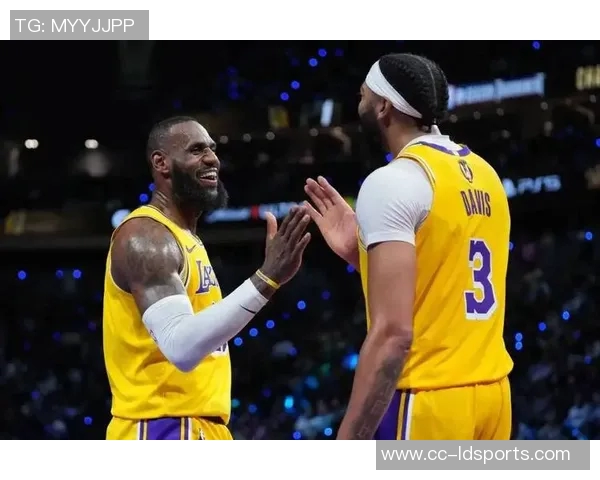 浓眉称赞球队阵容深度九到十名球员具备轮换实力